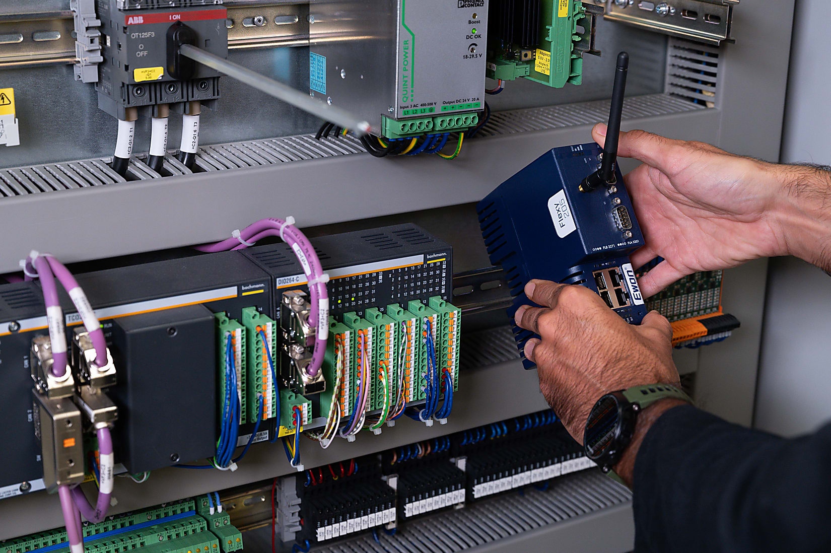 Ewon_Flexy_205_Cabinet_1