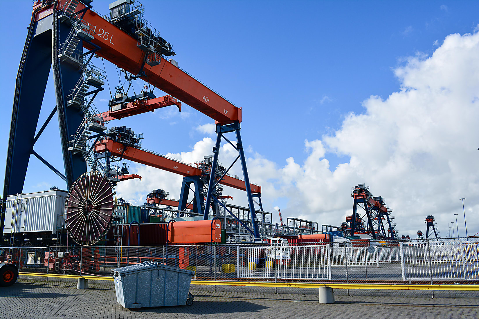 ComBricks Help Container Terminal Work Round the Clock